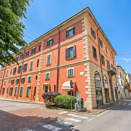 Apt. Annamaria: Family-friendly 2br Base For Trips - Happy Apartamento Laveno-Mombello