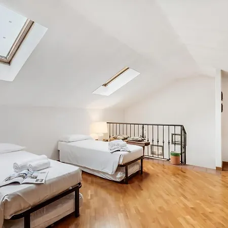Apt. Annamaria: Family-friendly 2br Base For Trips - Happy Apartamento Laveno-Mombello